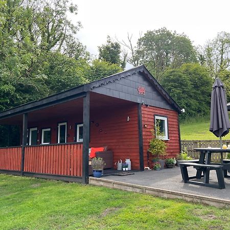 Kabin In The Woods Llandybie ภายนอก รูปภาพ