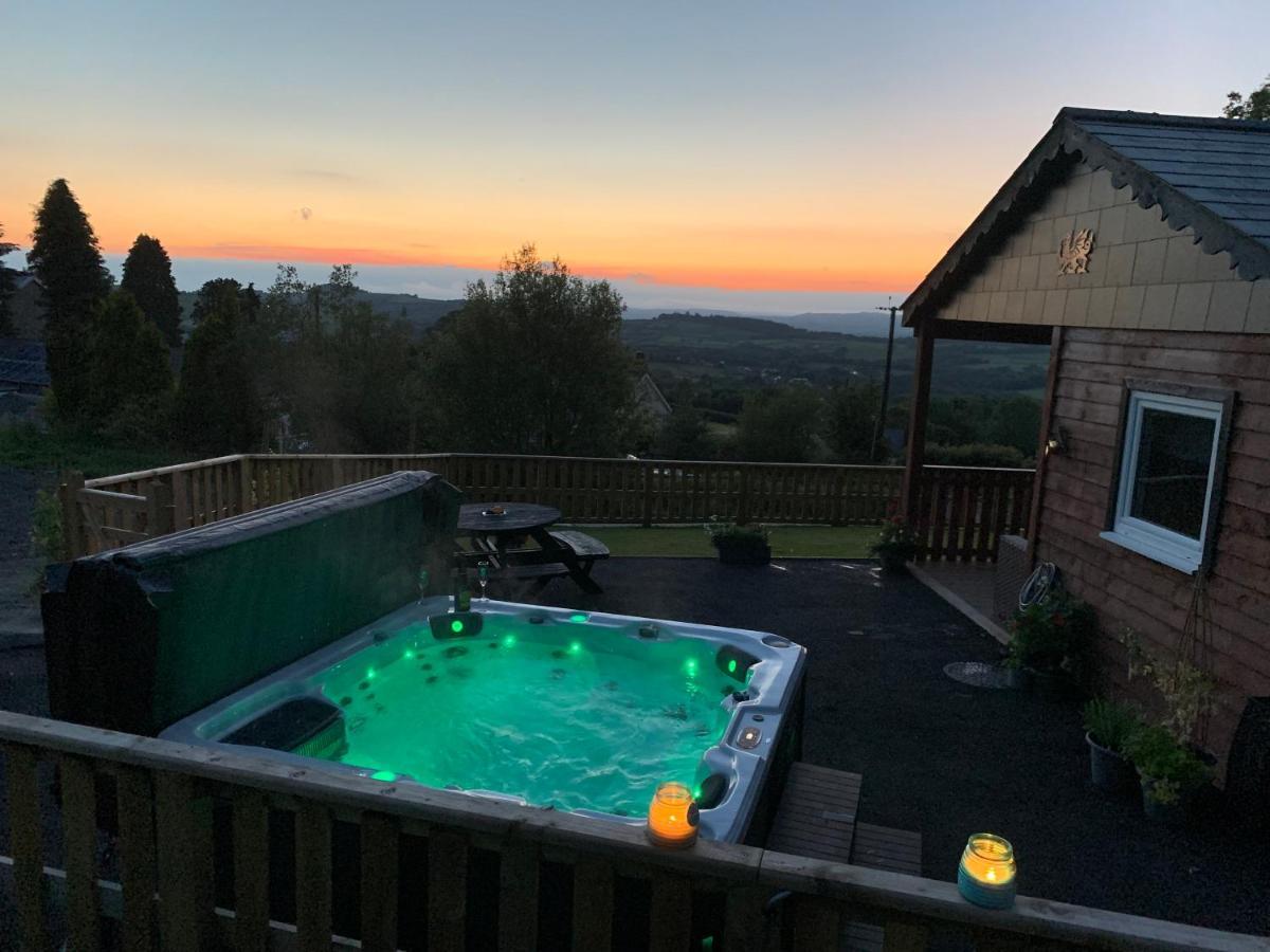 Kabin In The Woods Llandybie ภายนอก รูปภาพ