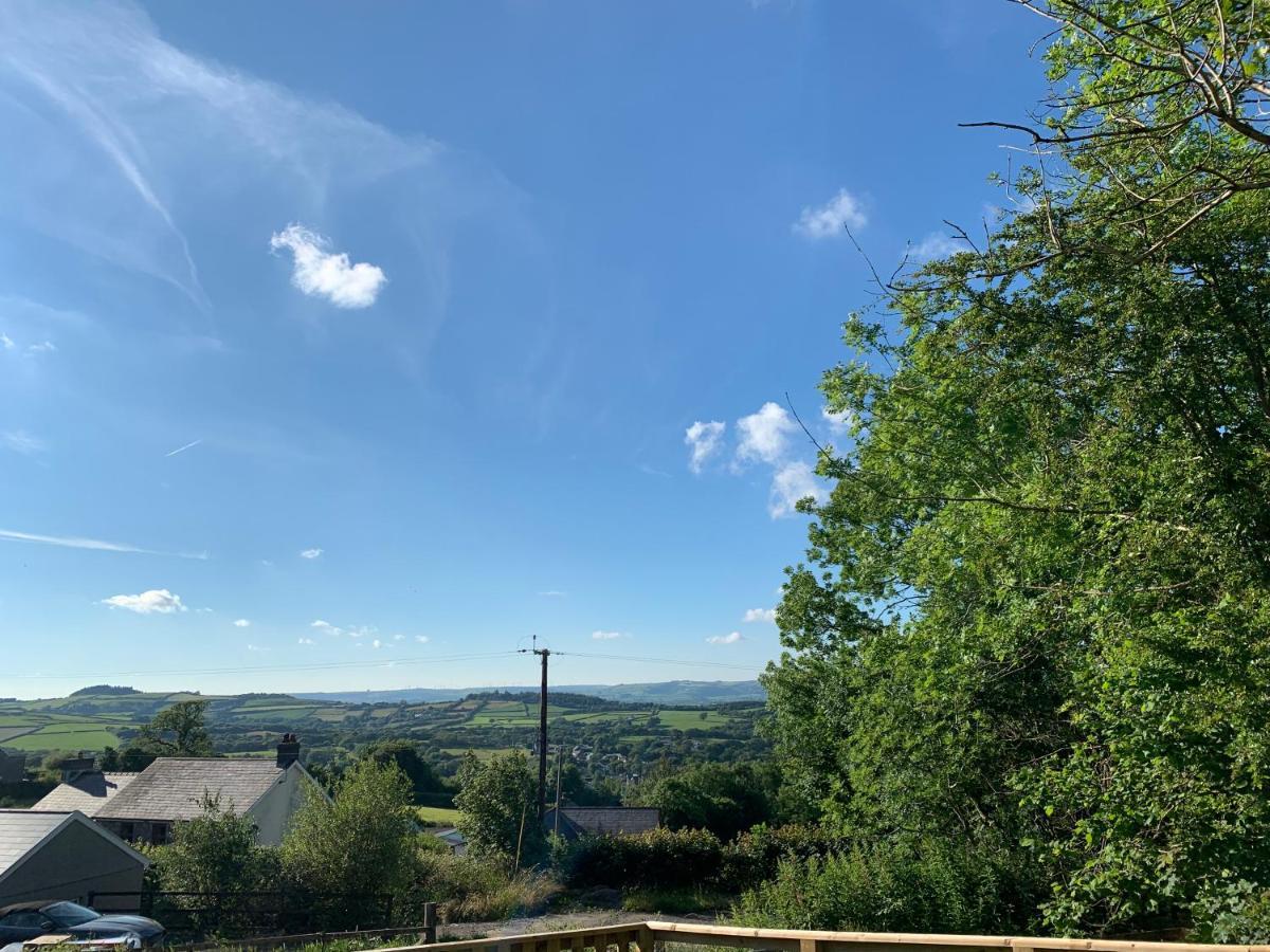 Kabin In The Woods Llandybie ภายนอก รูปภาพ
