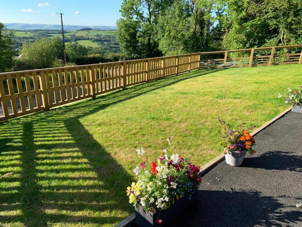 Kabin In The Woods Llandybie ภายนอก รูปภาพ
