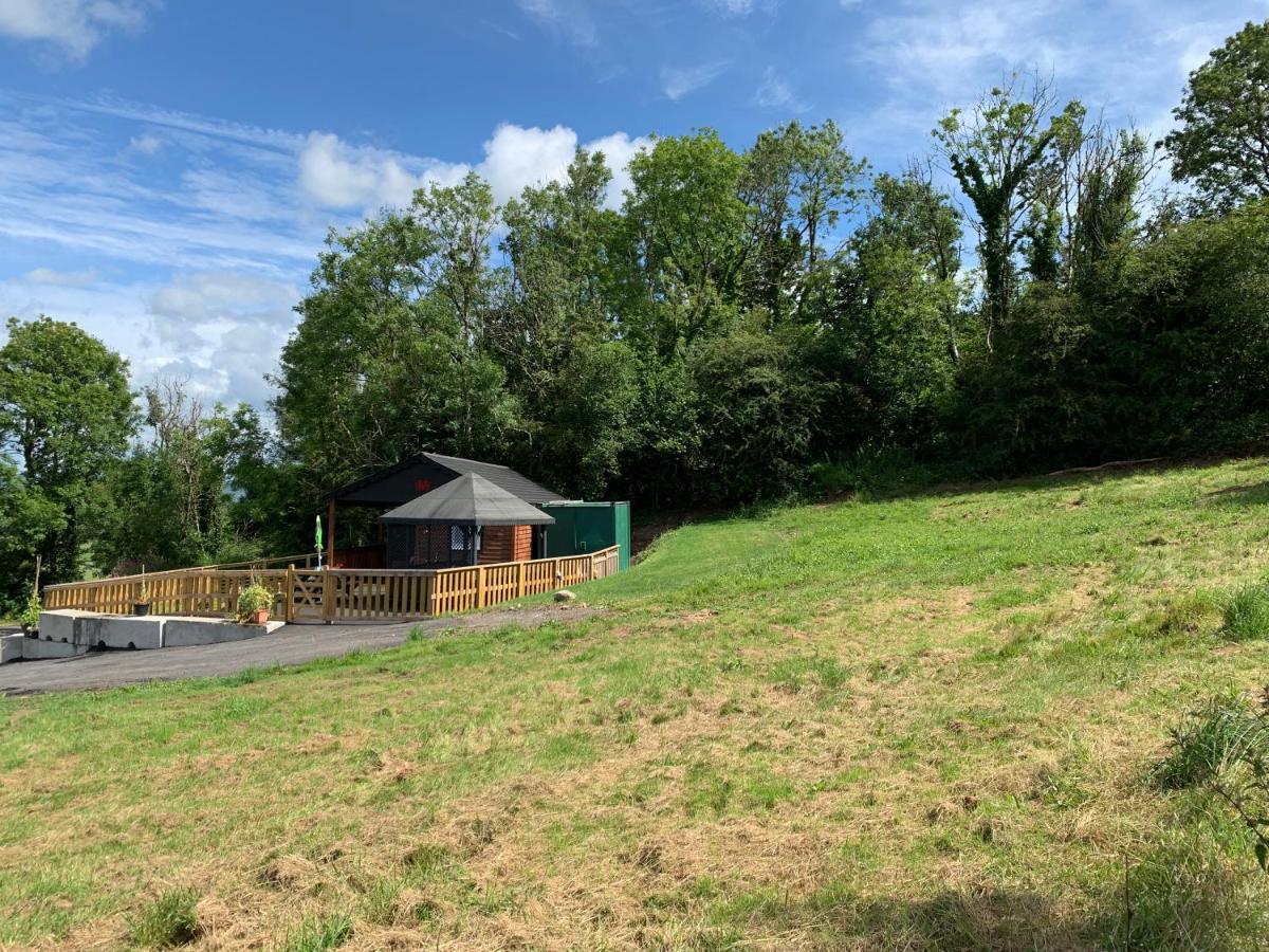 Kabin In The Woods Llandybie ภายนอก รูปภาพ