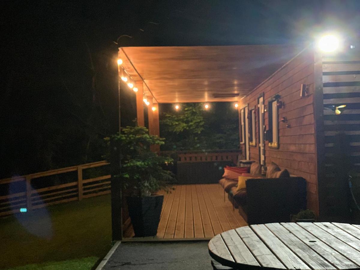 Kabin In The Woods Llandybie ภายนอก รูปภาพ