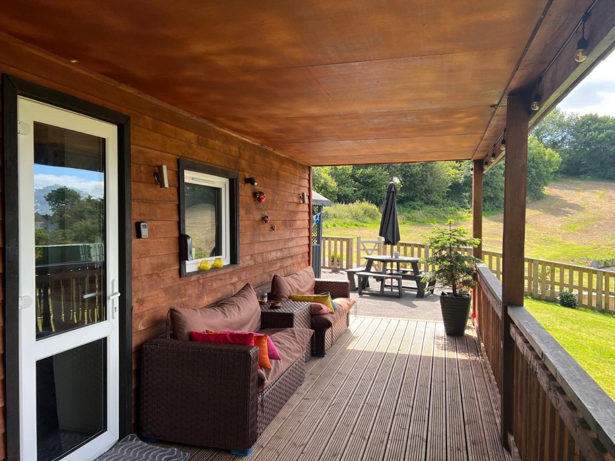 Kabin In The Woods Llandybie ภายนอก รูปภาพ